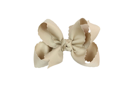 Oatmeal 4.5” Scalloped Alligator Clip Bow